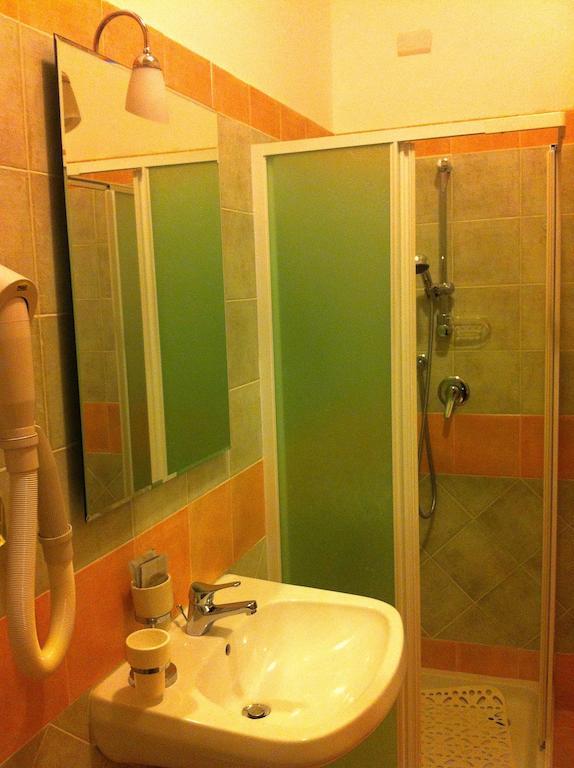 Hotel Eliseo ฟีอุจจี ภายนอก รูปภาพ