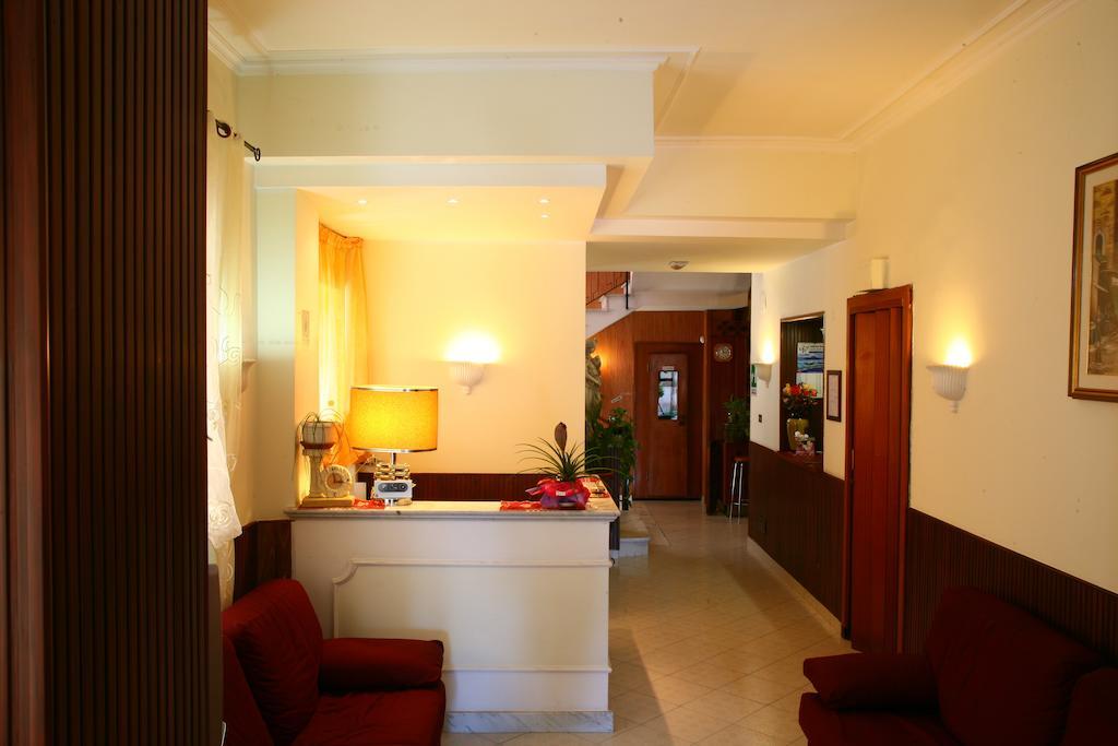 Hotel Eliseo ฟีอุจจี ภายนอก รูปภาพ