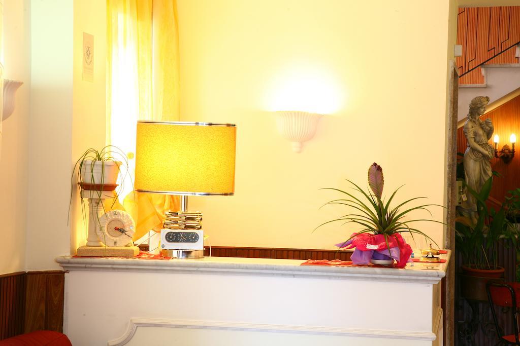 Hotel Eliseo ฟีอุจจี ภายนอก รูปภาพ