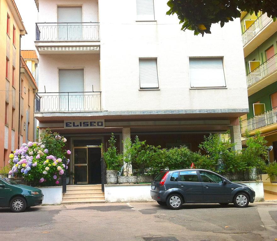 Hotel Eliseo ฟีอุจจี ภายนอก รูปภาพ