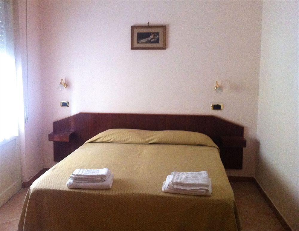 Hotel Eliseo ฟีอุจจี ภายนอก รูปภาพ