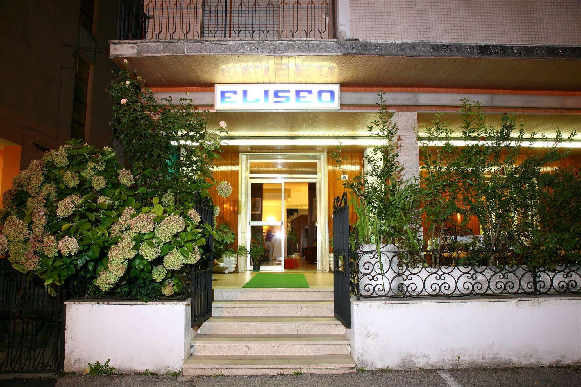 Hotel Eliseo ฟีอุจจี ภายนอก รูปภาพ