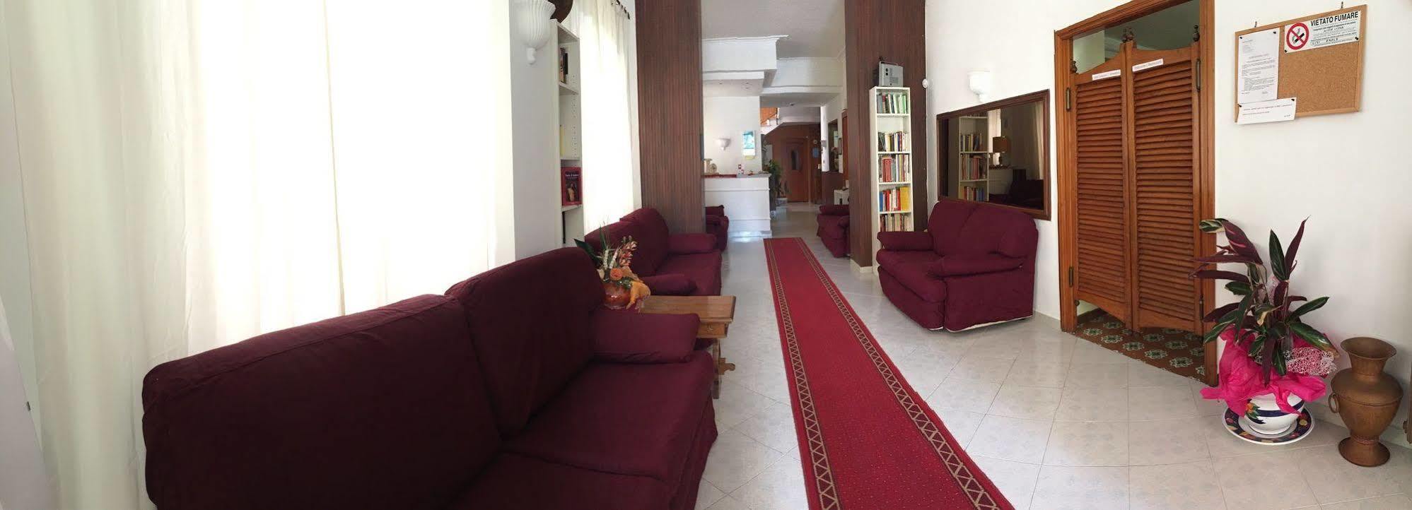 Hotel Eliseo ฟีอุจจี ภายนอก รูปภาพ