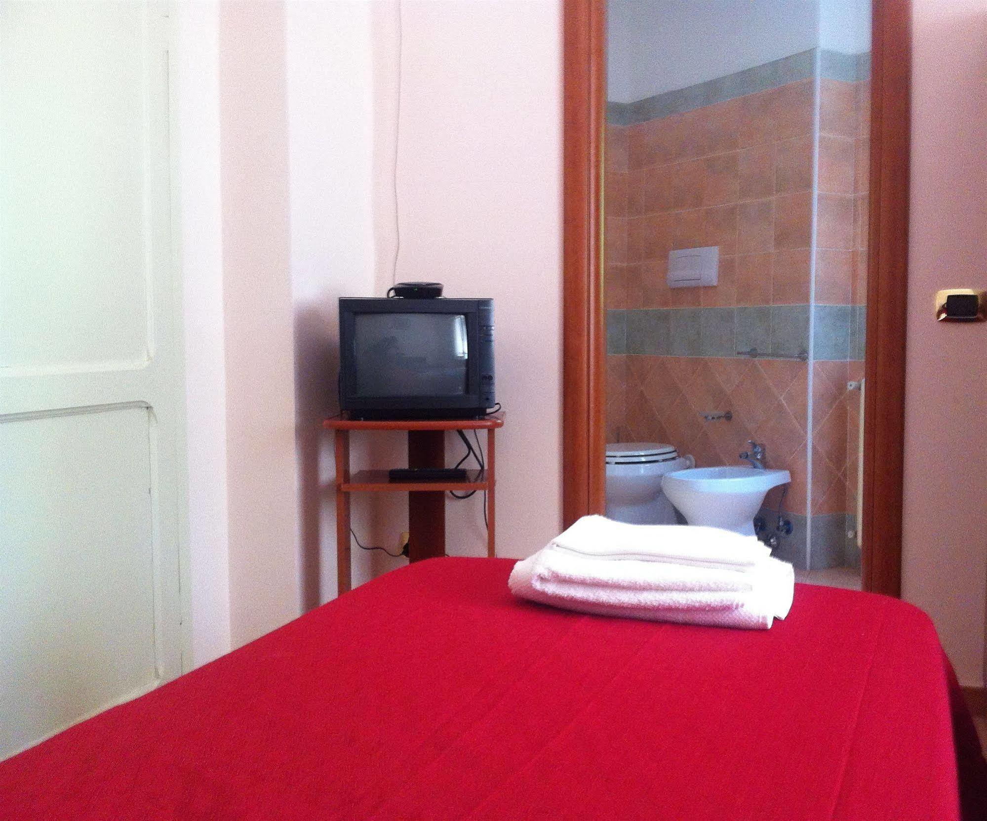 Hotel Eliseo ฟีอุจจี ภายนอก รูปภาพ