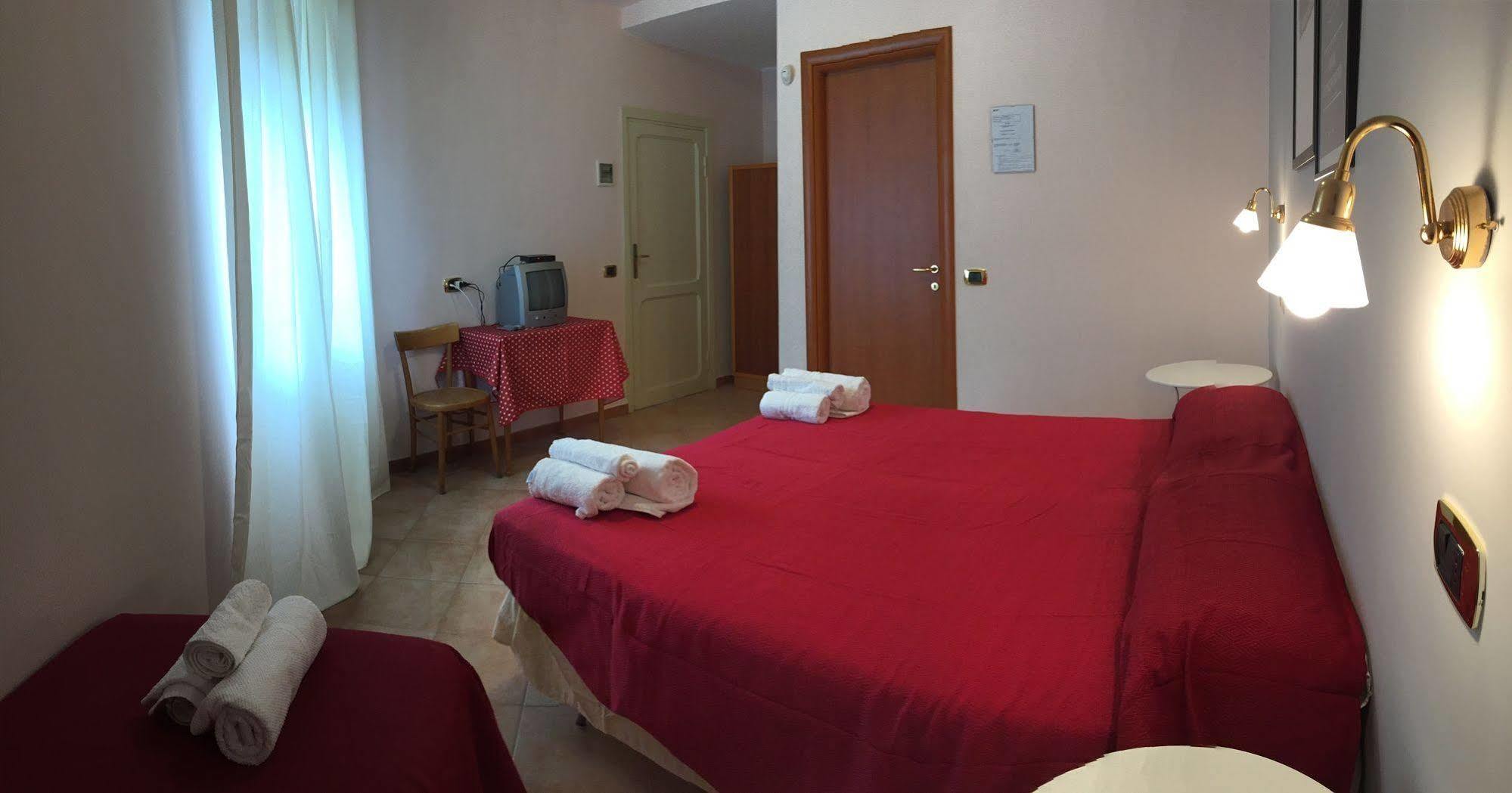 Hotel Eliseo ฟีอุจจี ภายนอก รูปภาพ