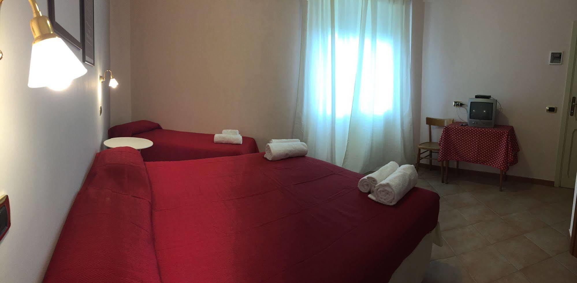 Hotel Eliseo ฟีอุจจี ภายนอก รูปภาพ