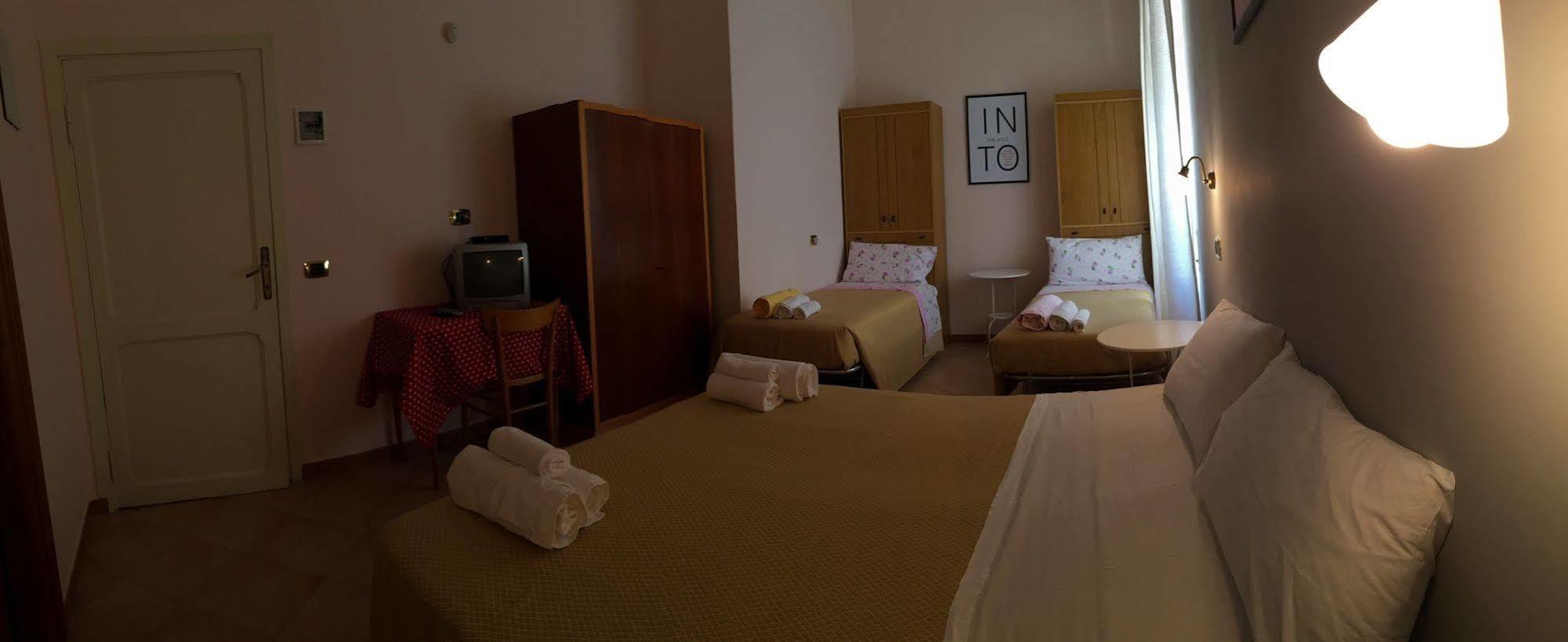 Hotel Eliseo ฟีอุจจี ภายนอก รูปภาพ